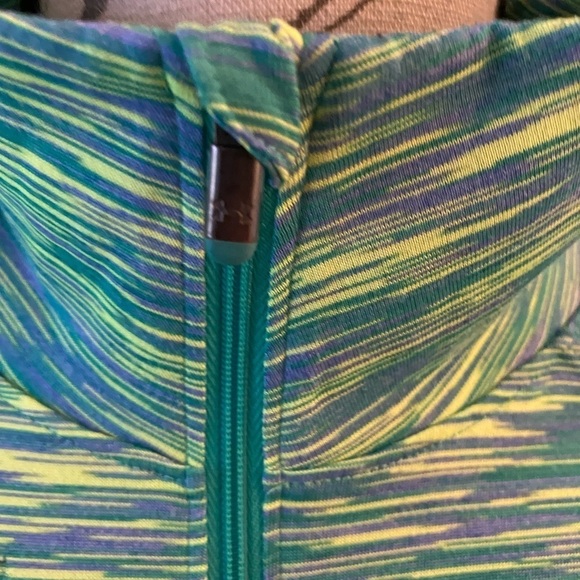 Women’s Under Armour Zip-Up - Size Small - Picture 3 of 7